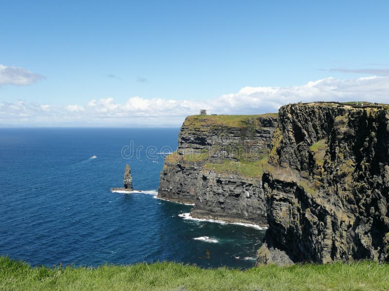 Vista em penhascos de Moher fotografia de stock royalty free Vista em penhascos de Moher fotografia de stock royalty free