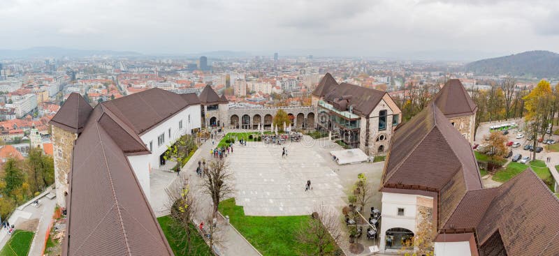 Vista exterior aérea do castelo de Ljubljana fotos de stock Vista exterior aérea do castelo de Ljubljana fotos de stock