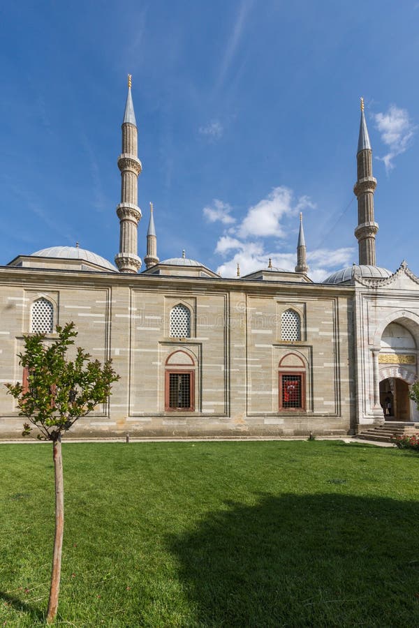 Vista exterior de la mezquita de Selimiye construida entre 1569 y 1575 en la ciudad de Edirne, Tracia del este, Turke imagen de archivo libre de regalías Vista exterior de la mezquita de Selimiye construida entre 1569 y 1575 en la ciudad de Edirne, Tracia del este, Turke imagen de archivo libre de regalías