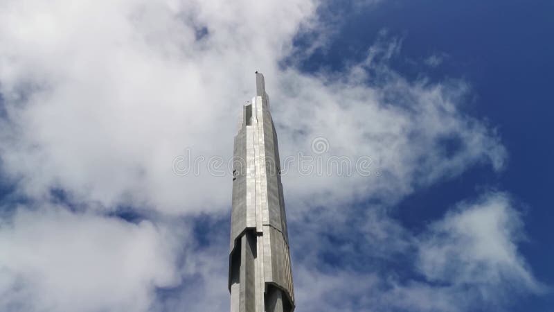 Vista exterior en el monumento en honor del doctor antonio agostinho neto primer presidente de angola y liberador de angoleño