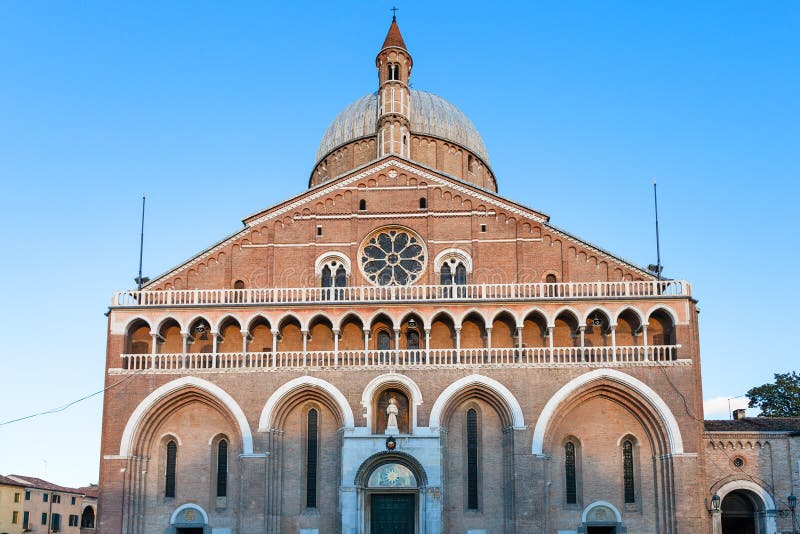 Immagini Di Sant Antonio Di Padova Vista Frontale Della Basilica Di Sant'Antonio Di Padova Immagine Stock