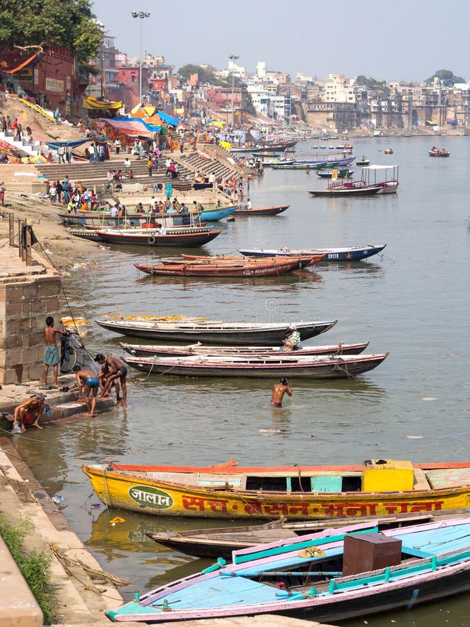 Vista generale di Ghats e del Gange a Varanasi, Uttar Prades immagini stock libere da diritti Vista generale di Ghats e del Gange a Varanasi, Uttar Prades immagini stock libere da diritti