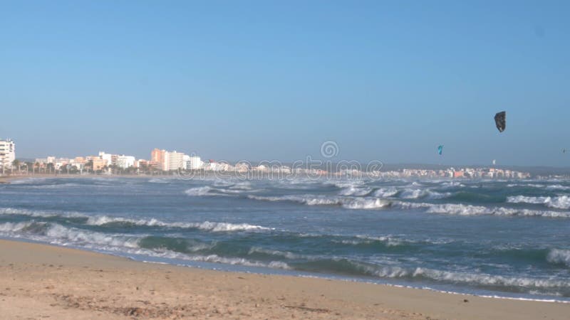 Vista generale di playa de palma de mallorca nel pomeriggio ventoso