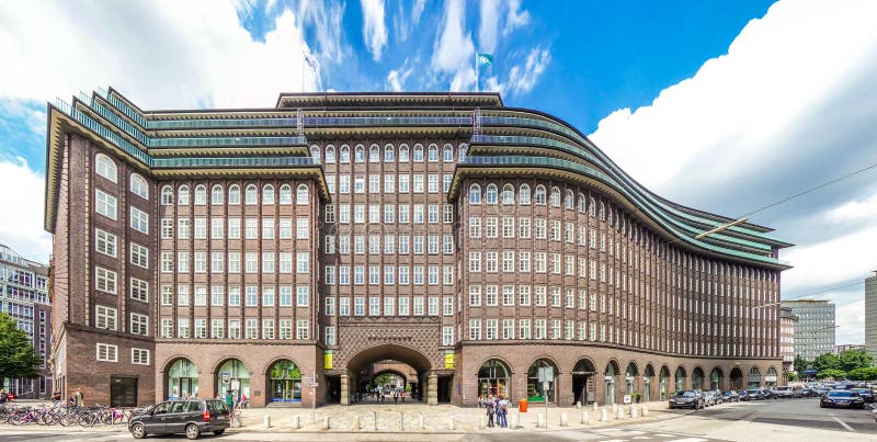 Vista grandangolare di Chilehaus famoso a Amburgo, Germania