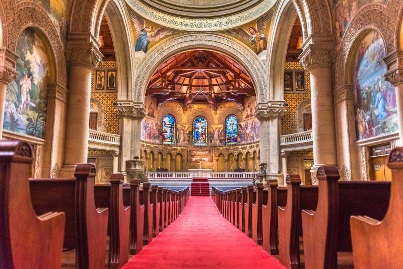Vista interior da igreja memorável, Stanford University fotografia de stock royalty free Vista interior da igreja memorável, Stanford University fotografia de stock royalty free