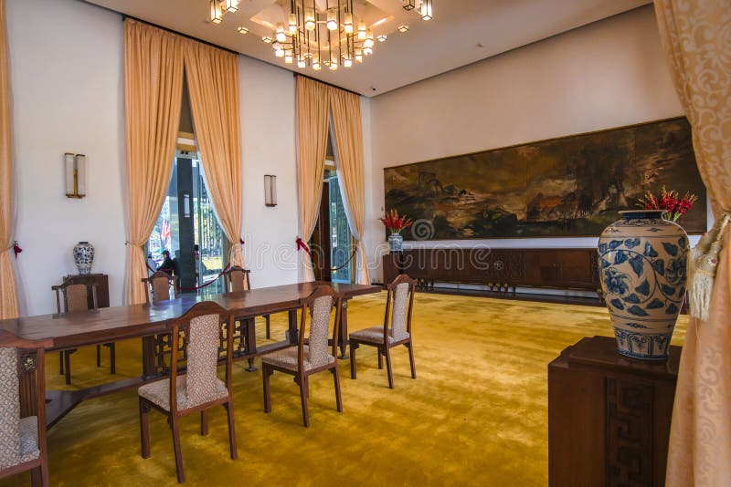 Vista interior do palácio de independência, antes reunificado palace dinh thon foto de stock