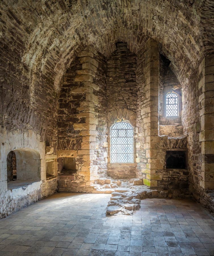 Vista interior en el castillo de Doune, ciudadela medieval cerca del pueblo de Doune, en el distrito de Stirling de Escocia centr imagenes de archivo Vista interior en el castillo de Doune, ciudadela medieval cerca del pueblo de Doune, en el distrito de Stirling de Escocia centr imagenes de archivo
