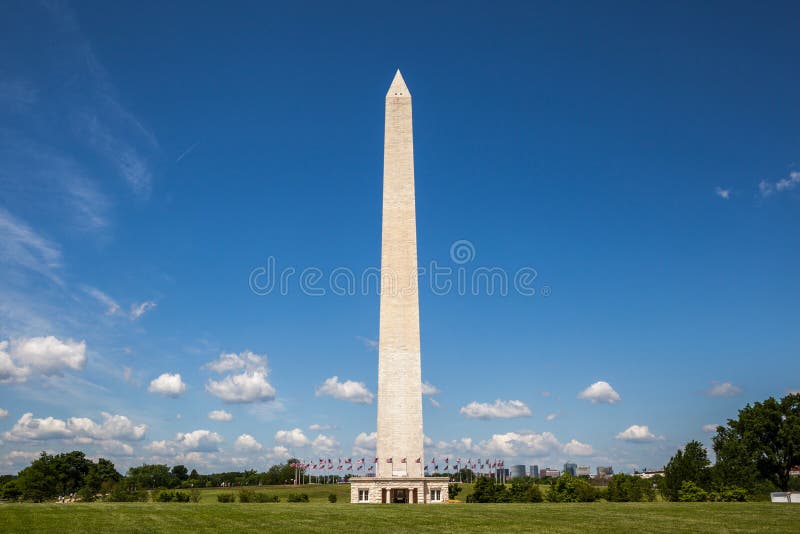 Vista laterale del monumento di Washington e dell'anello di Florida americana fotografia stock Vista laterale del monumento di Washington e dell'anello di Florida americana fotografia stock