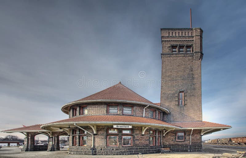 Vista laterale di vecchia stazione ferroviaria fotografia stock libera da diritti Vista laterale di vecchia stazione ferroviaria fotografia stock libera da diritti