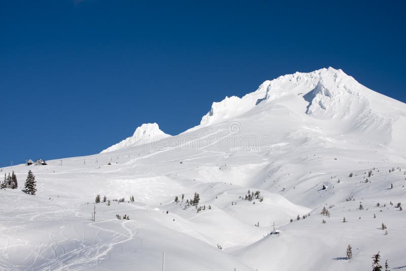 Vista maestosa del cappuccio del supporto nell'Oregon, S.U.A. immagini stock Vista maestosa del cappuccio del supporto nell'Oregon, S.U.A. immagini stock