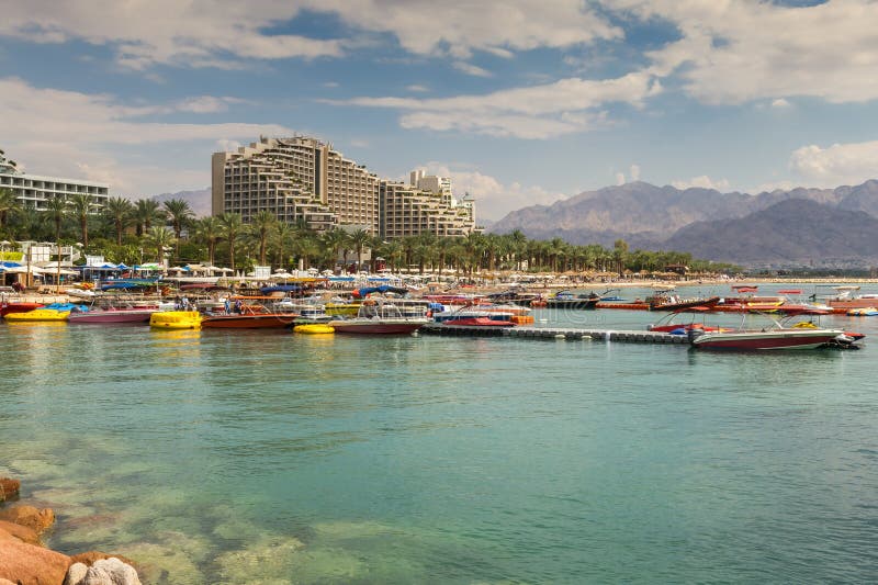 Vista na praia central de Eilat, Israel imagem de stock royalty free Vista na praia central de Eilat, Israel imagem de stock royalty free
