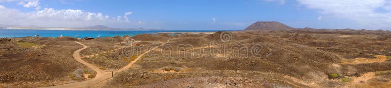 Vista na praia na ilha Lobos, Espanha foto de stock Vista na praia na ilha Lobos, Espanha foto de stock