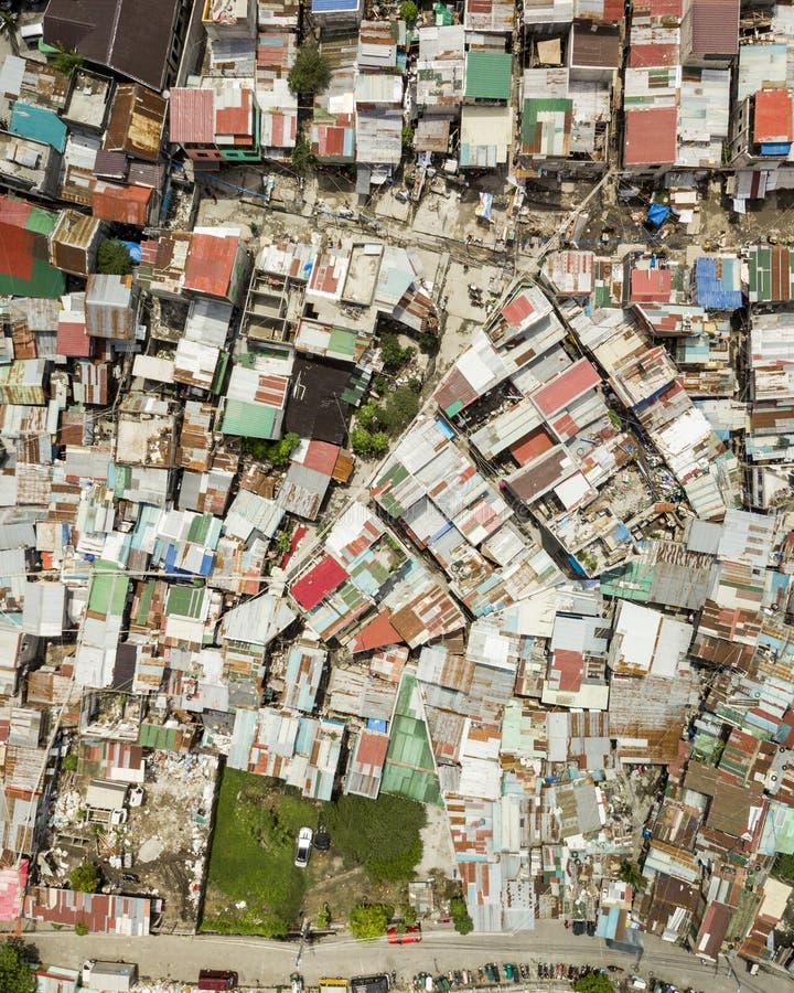 Lençol Metálico E Coberturas Ocas Casas-escuras Numa área Pobre Da Favela  Em Manila Foto de Stock - Imagem de linha, miséria: 183821898