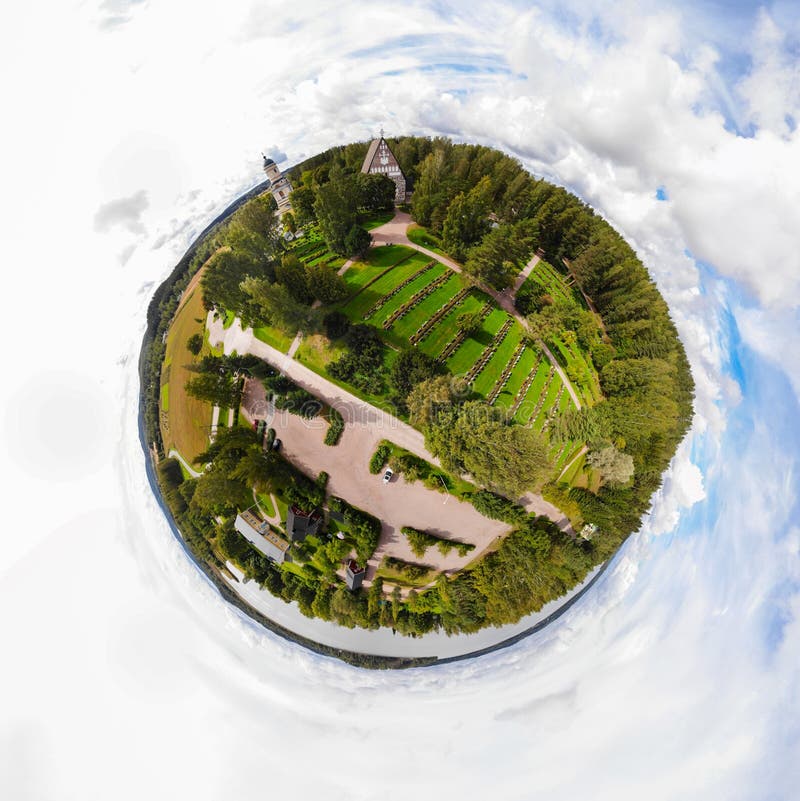 Vista Panorámica En Tres Dimensiones De La Iglesia Medieval Grisácea De Santa MarÃa En Hollola, Finlandia En Un Mini Planeta Pa Foto de archivo - Imagen de cementerio, cristianismo: 158233120 Vista Panorámica En Tres Dimensiones De La Iglesia Medieval Grisácea De Santa MarÃa En Hollola, Finlandia En Un Mini Planeta Pa Foto de archivo - Imagen de cementerio, cristianismo: 158233120