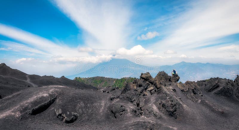 Vista panoramica dalla base di Volcano Pacaya, Guatemala immagini stock Vista panoramica dalla base di Volcano Pacaya, Guatemala immagini stock