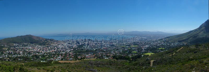 Vista panoramica dalla montagna della Tabella di Cape Town fotografie stock libere da diritti Vista panoramica dalla montagna della Tabella di Cape Town fotografie stock libere da diritti