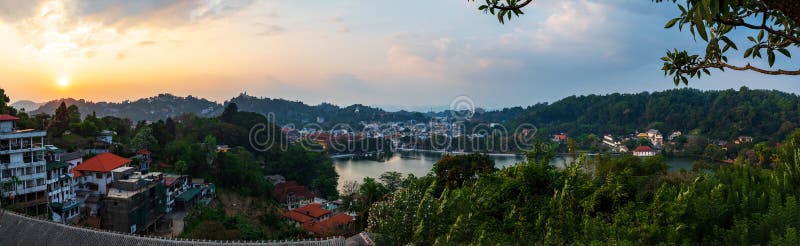 Vista panoramica della citt? di Kandy nello Sri Lanka fotografia stock libera da diritti Vista panoramica della citt? di Kandy nello Sri Lanka fotografia stock libera da diritti