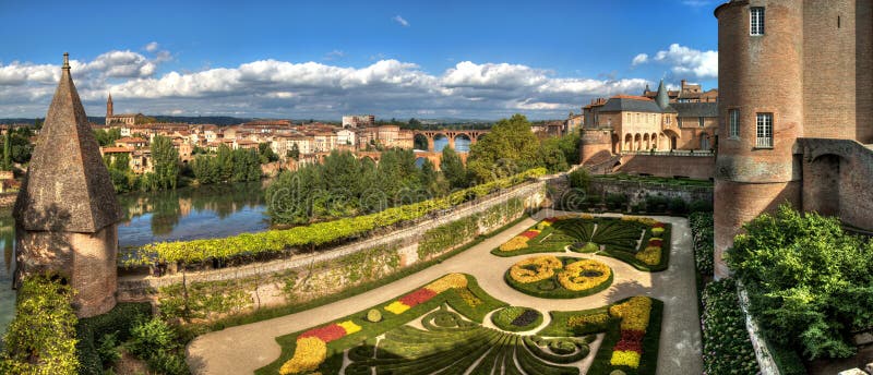 Vista panoramica di Albi - il Tarn - la Francia immagine stock libera da diritti Vista panoramica di Albi - il Tarn - la Francia immagine stock libera da diritti