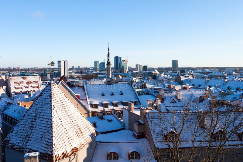 Vista panoramica di inverno di Tallinn fotografia stock Vista panoramica di inverno di Tallinn fotografia stock