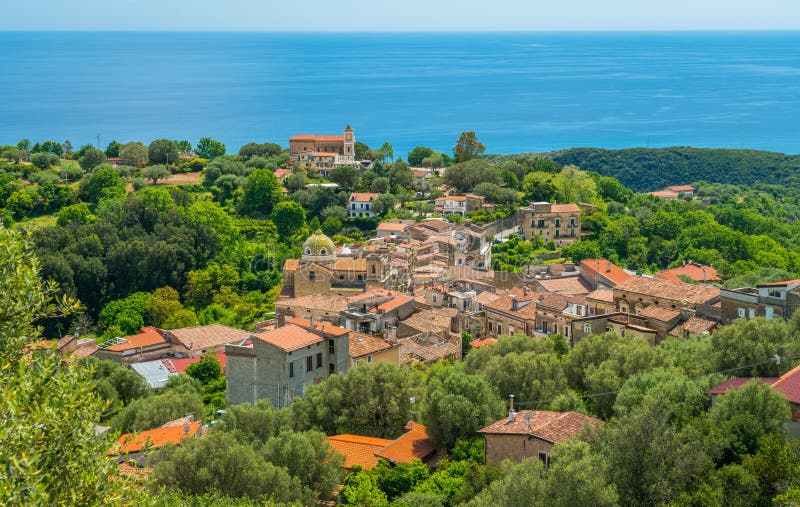 Vista panoramica di Lentiscosa, Salerno Cilento, campania, Italia fotografia stock libera da diritti Vista panoramica di Lentiscosa, Salerno Cilento, campania, Italia fotografia stock libera da diritti