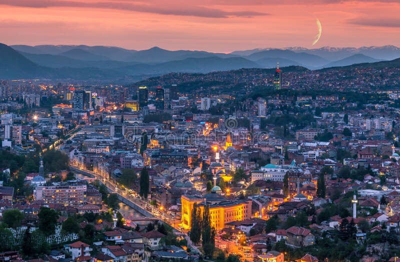 Vista panoramica di tramonto di Sarajevo