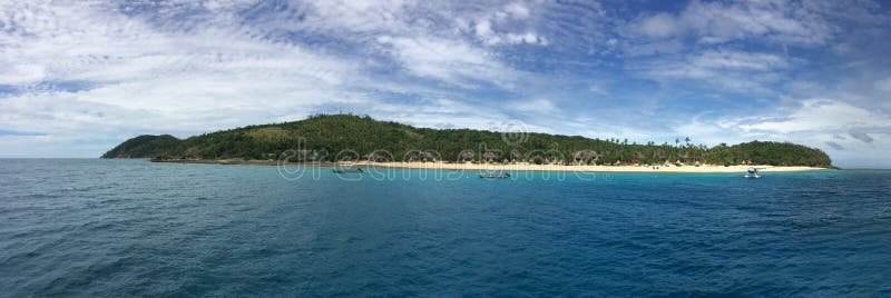 Vista panoramica di vista sul mare e del paesaggio delle Figi dell'isola di Waya fotografie stock libere da diritti Vista panoramica di vista sul mare e del paesaggio delle Figi dell'isola di Waya fotografie stock libere da diritti