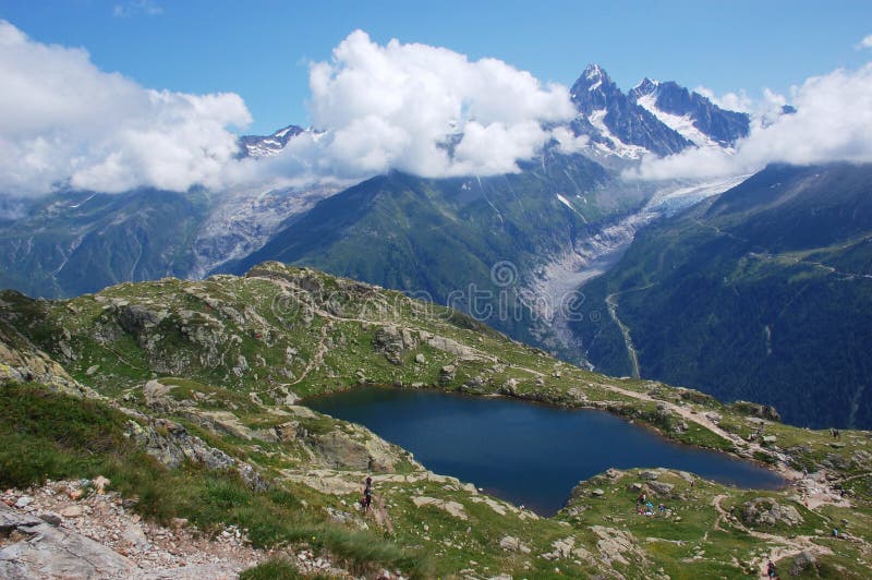 Vista panoramica sul massiccio di Mont Blanc fotografia stock Vista panoramica sul massiccio di Mont Blanc fotografia stock