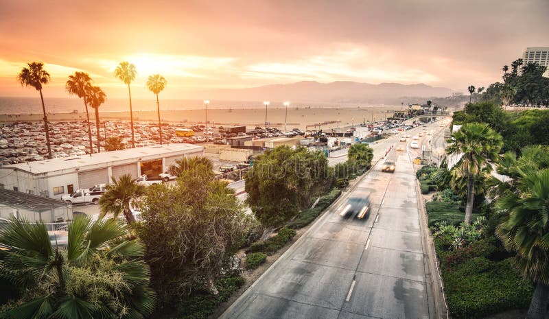 Vista panorámica aérea de la autopista sin peaje de la avenida del océano en la playa de Santa Monica fotos de archivo Vista panorámica aérea de la autopista sin peaje de la avenida del océano en la playa de Santa Monica fotos de archivo