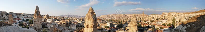 Vista panorámica de Goreme en Turquía fotos de archivo Vista panorámica de Goreme en Turquía fotos de archivo