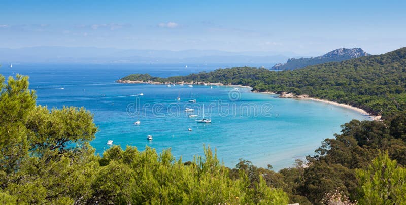Vista panorámica de la isla de Porquerolles en Francia foto de archivo Vista panorámica de la isla de Porquerolles en Francia foto de archivo