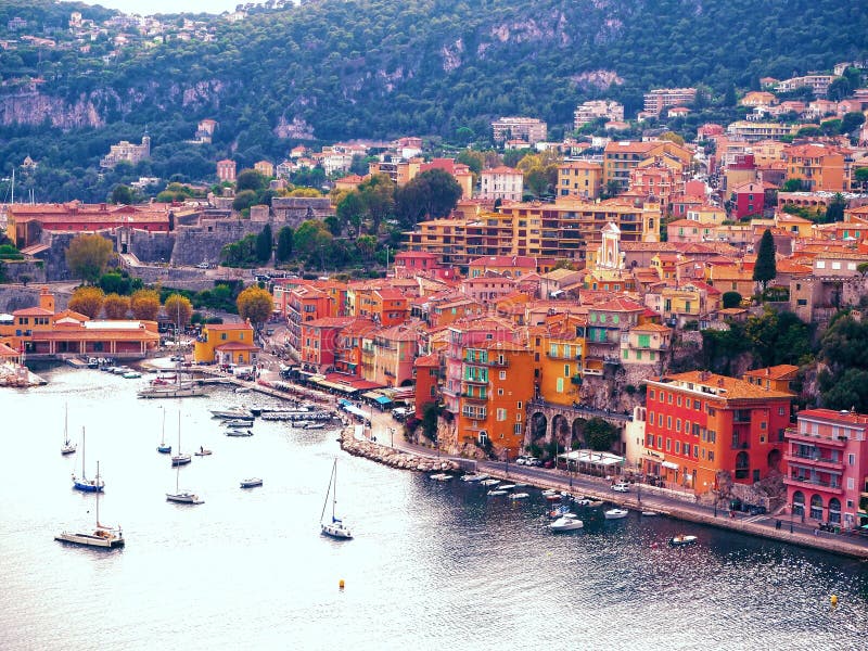 Vista panorámica de riviera francesa cerca de la ciudad del Villefranche-sur-Mer, Menton, Mónaco Monte Carlo, ` Azur, riviera fra fotos de archivo libres de regalías Vista panorámica de riviera francesa cerca de la ciudad del Villefranche-sur-Mer, Menton, Mónaco Monte Carlo, ` Azur, riviera fra fotos de archivo libres de regalías