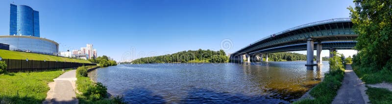 Vista panorámica del canal de Moscú en Khimki fotografía de archivo Vista panorámica del canal de Moscú en Khimki fotografía de archivo