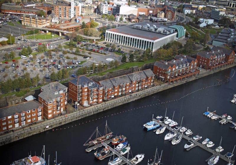 Vista panorámica del cuarto marítimo en Swansea, País de Gales, Reino Unido fotografía de archivo Vista panorámica del cuarto marítimo en Swansea, País de Gales, Reino Unido fotografía de archivo