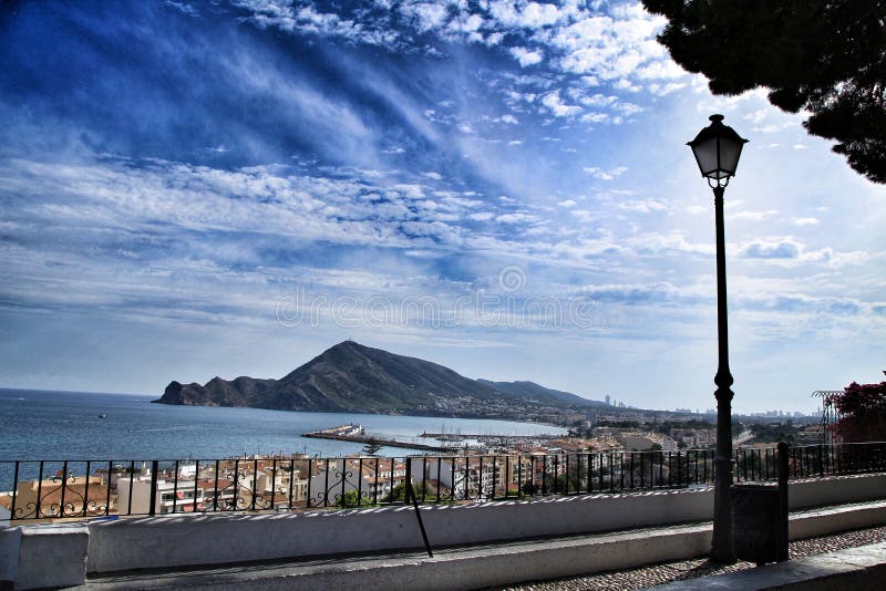 Vista panorámica del pueblo de Altea del punto de vista imagen de archivo Vista panorámica del pueblo de Altea del punto de vista imagen de archivo