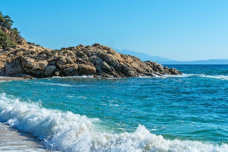 Vista panorâmica do Mar Egeu em Chalkidiki, Grécia Praia de Proti Ammoudia, uma das praias as mais bonitas no Mar Egeu fotos de stock Vista panorâmica do Mar Egeu em Chalkidiki, Grécia Praia de Proti Ammoudia, uma das praias as mais bonitas no Mar Egeu fotos de stock