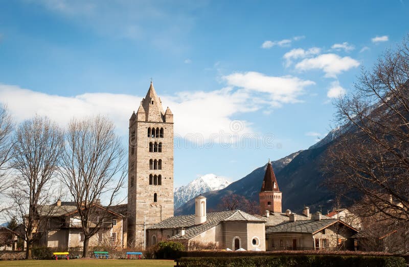 Vista panorâmica do Vale de Aosta imagem de stock royalty free Vista panorâmica do Vale de Aosta imagem de stock royalty free