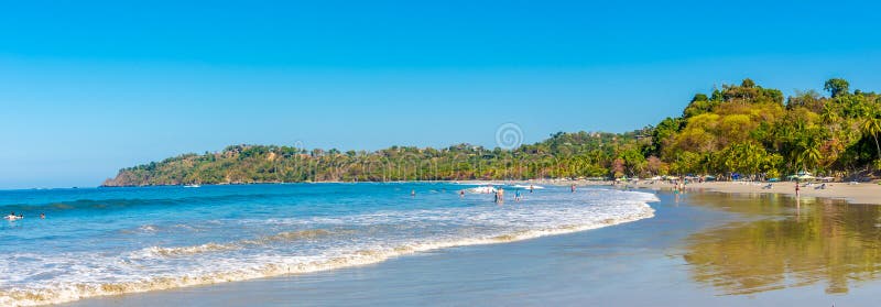 Vista panorâmica na praia Espadilla em Manuel Antonio National Park - Costa Rica imagens de stock Vista panorâmica na praia Espadilla em Manuel Antonio National Park - Costa Rica imagens de stock