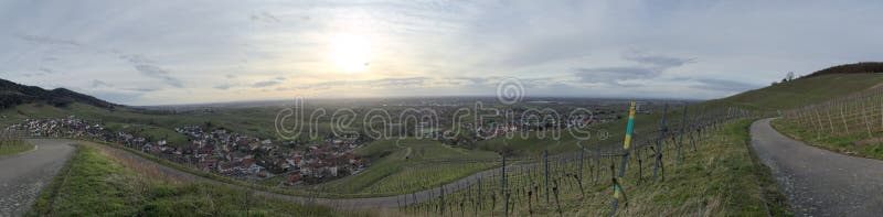 Vista panorâmica sobre a cidade de Neuweier, Baden-Wurttemberg, Alemanha fotos de stock Vista panorâmica sobre a cidade de Neuweier, Baden-Wurttemberg, Alemanha fotos de stock