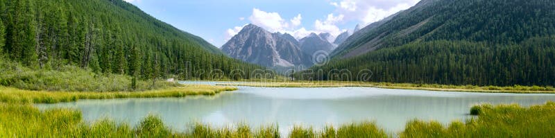 Vista panorâmica das montanhas foto de stock royalty free