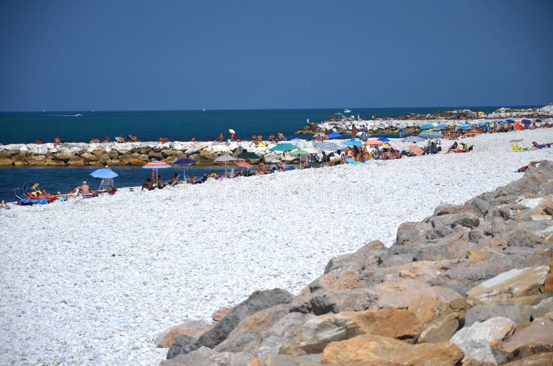 Vista pitoresca na praia bonita em Marina di Pisa, Itália imagem de stock Vista pitoresca na praia bonita em Marina di Pisa, Itália imagem de stock