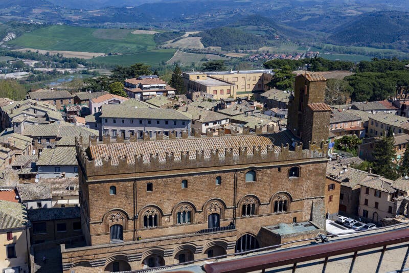 Vista a?rea de la iglesia en Orvieto Terni Italia fotografía de archivo libre de regalías Vista a?rea de la iglesia en Orvieto Terni Italia fotografía de archivo libre de regalías