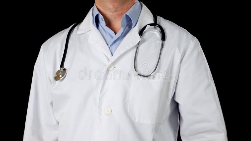 Vista recortada del médico mostrando el pulgar hacia arriba almacen de metraje de vídeo