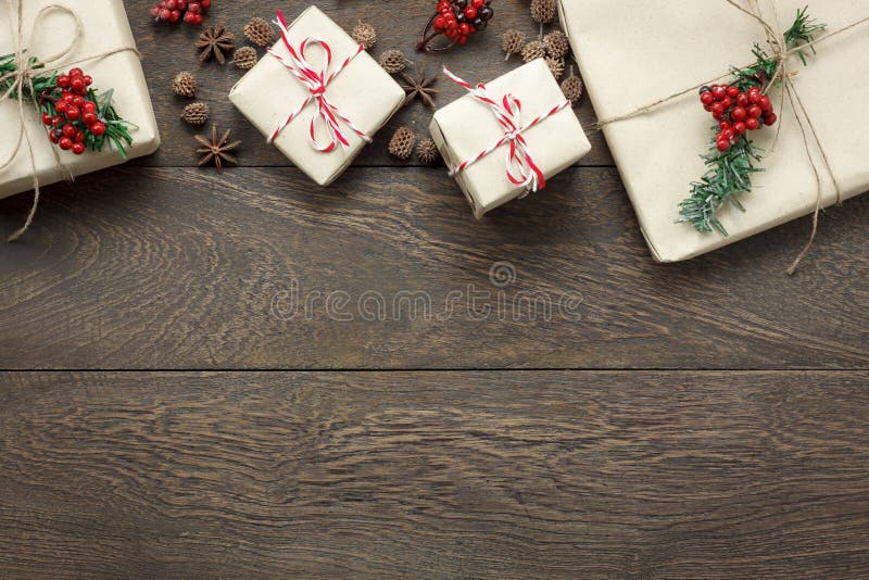 Vista sopraelevata del fondo di concetto degli ornamenti e di Buon Natale e del buon anno delle decorazioni fotografie stock libere da diritti Vista sopraelevata del fondo di concetto degli ornamenti e di Buon Natale e del buon anno delle decorazioni fotografie stock libere da diritti