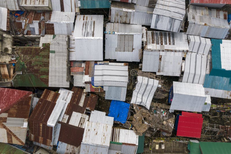 Lençol Metálico E Coberturas Ocas Casas-escuras Numa área Pobre Da Favela  Em Manila Foto de Stock - Imagem de linha, miséria: 183821898