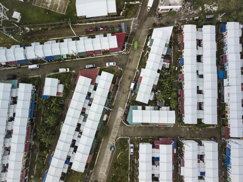 Lençol Metálico E Coberturas Ocas Casas-escuras Numa área Pobre Da Favela  Em Manila Foto de Stock - Imagem de linha, miséria: 183821898