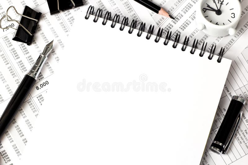Vista superiore del taccuino bianco, articoli per ufficio fotografia stock libera da diritti Vista superiore del taccuino bianco, articoli per ufficio fotografia stock libera da diritti