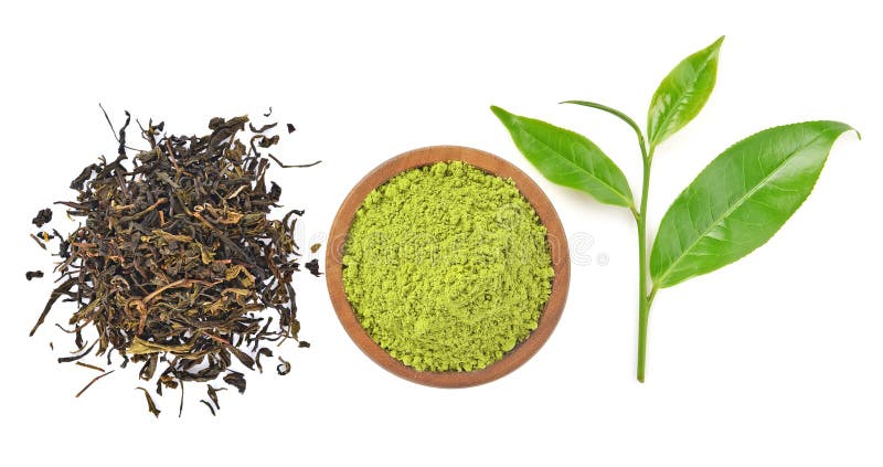 Vista superiore del tè verde della polvere e della foglia di tè di verde isolati su briciolo immagine stock libera da diritti
