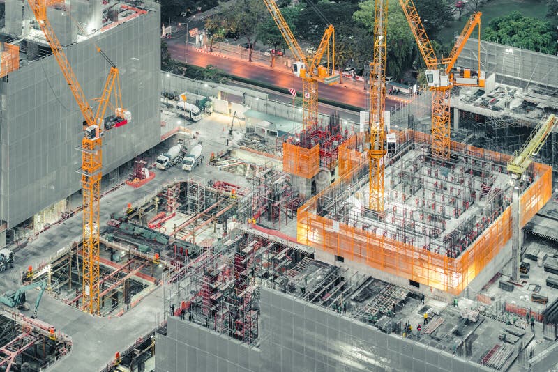 Vista superiore di un cantiere in costruzione Ingegneria civile, progetto di sviluppo industriale, infr del fondamento del semint fotografia stock libera da diritti Vista superiore di un cantiere in costruzione Ingegneria civile, progetto di sviluppo industriale, infr del fondamento del semint fotografia stock libera da diritti
