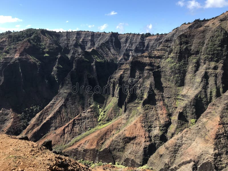 Vista unica del canyon di Waimea dalla traccia del canyon in Kauai immagini stock Vista unica del canyon di Waimea dalla traccia del canyon in Kauai immagini stock