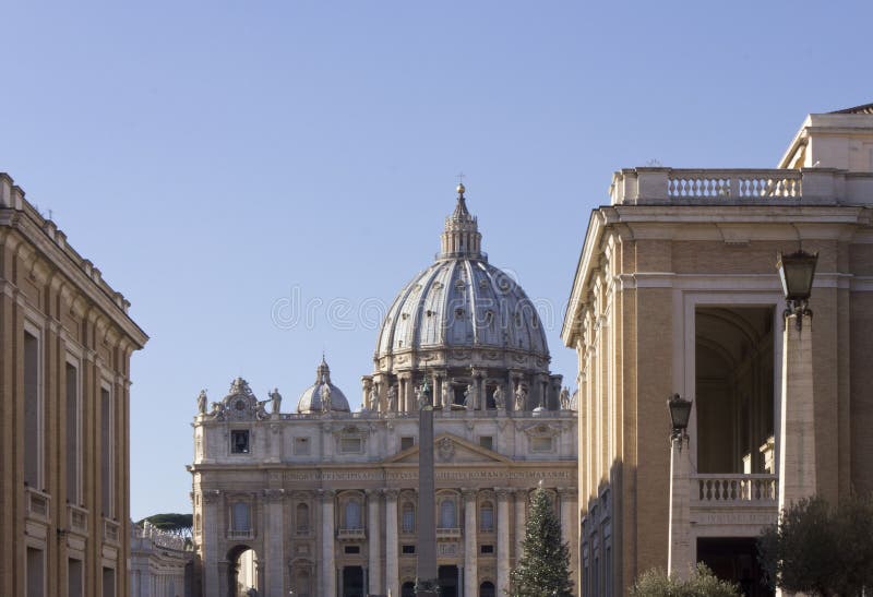 Vista via dal della Conciliazione del san Peter Basilica fotografia stock Vista via dal della Conciliazione del san Peter Basilica fotografia stock